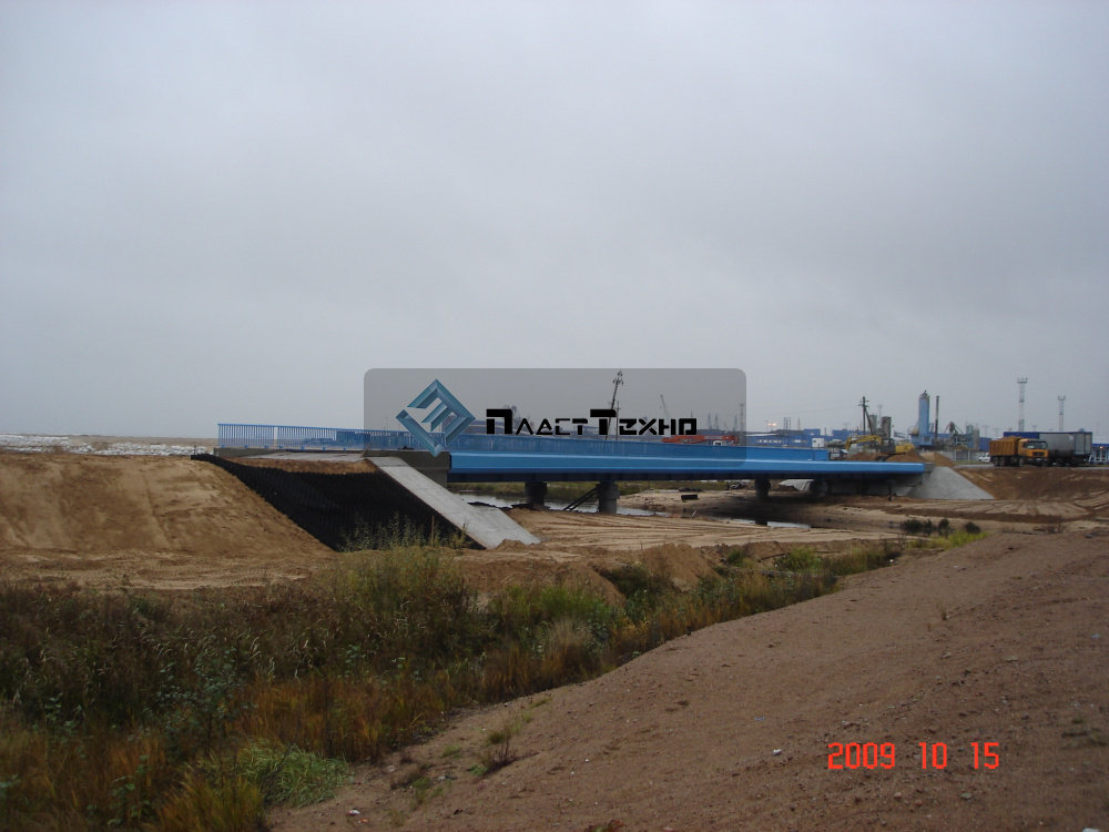 Автомобильный мост на территории Усть-Лужского комплекса